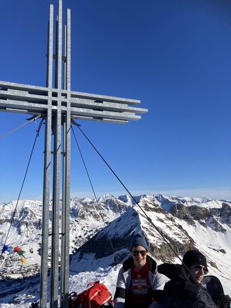 Selbst Schnee hält nicht vom Bergsteigen ab...